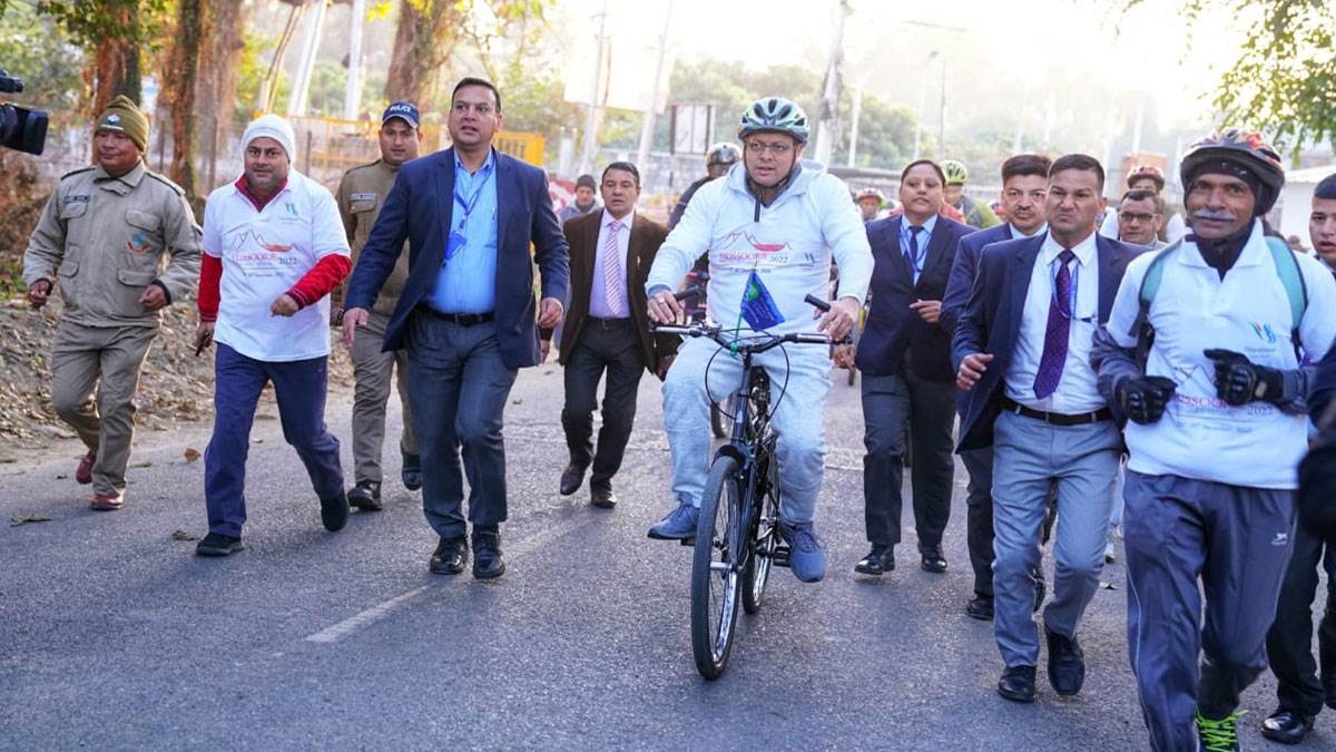 mussoorie winterline carnival cm pushkar singh dhami ride bicycle during cycle rally