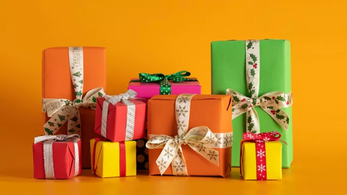 New Year Gift Ideas: न्यू ईयर पर अपनों को दें ये बेहतरीन गिफ्ट्स