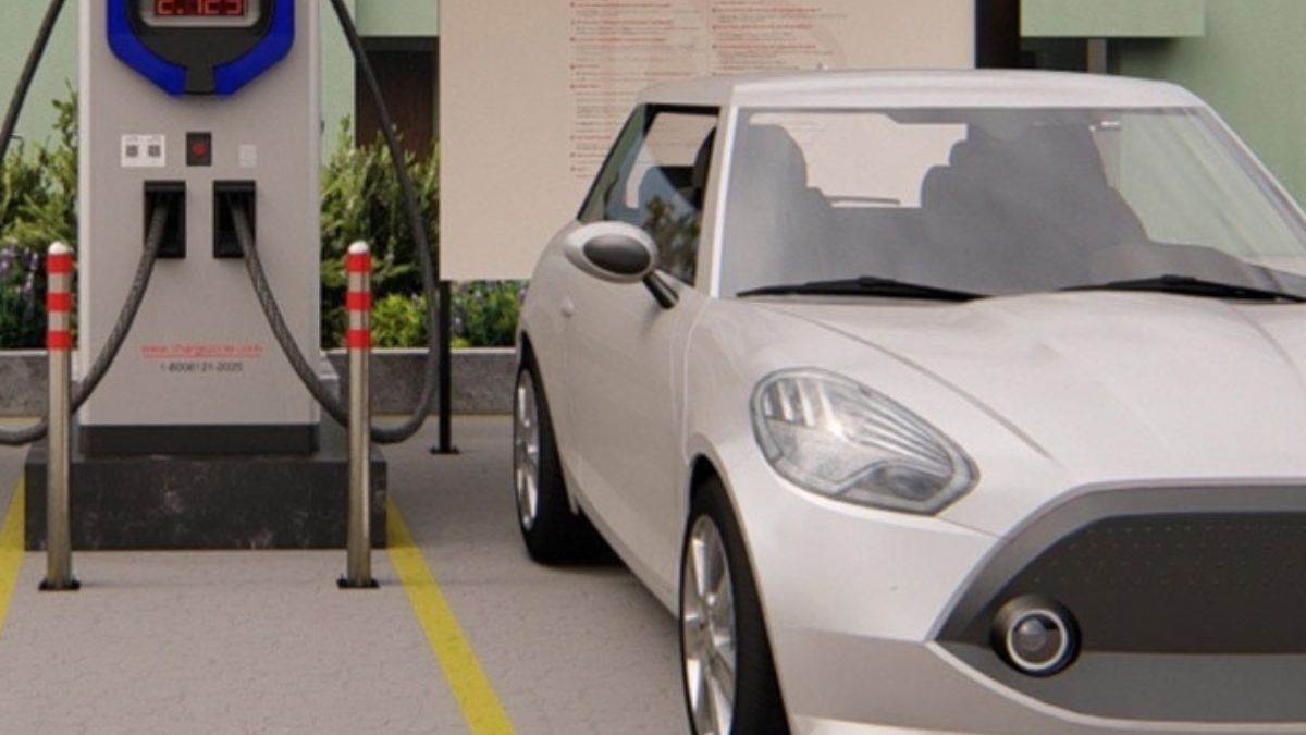 https://www.jagranimages.com/images/newimg/27122022/27_12_2022-ev_charging_23273574.jpg