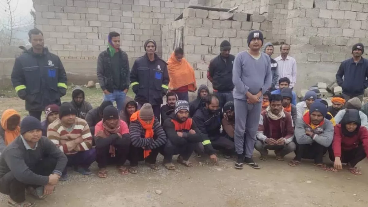 ताजिकिस्तान में फंसे झारखंड के 44 मजदूरों की हुई वतन वापसी - 44 laborers of Jharkhand stranded in Tajikistan return to their homeland