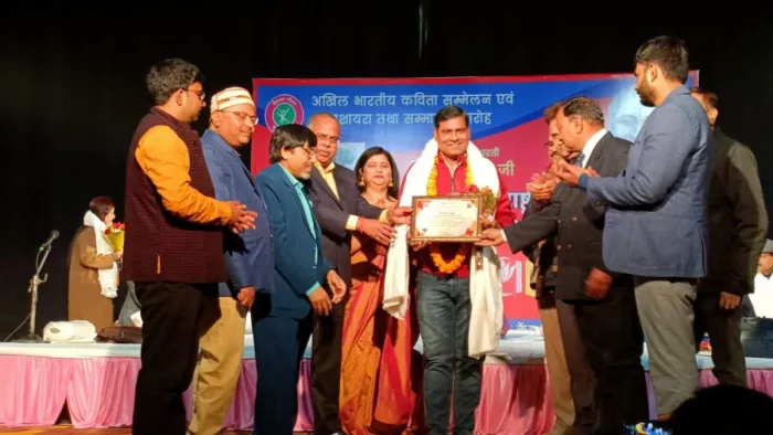 मनोज भावुक के नाम हुआ कैलाश गौतम काव्यकुंभ लोकभाषा सम्मान 2022