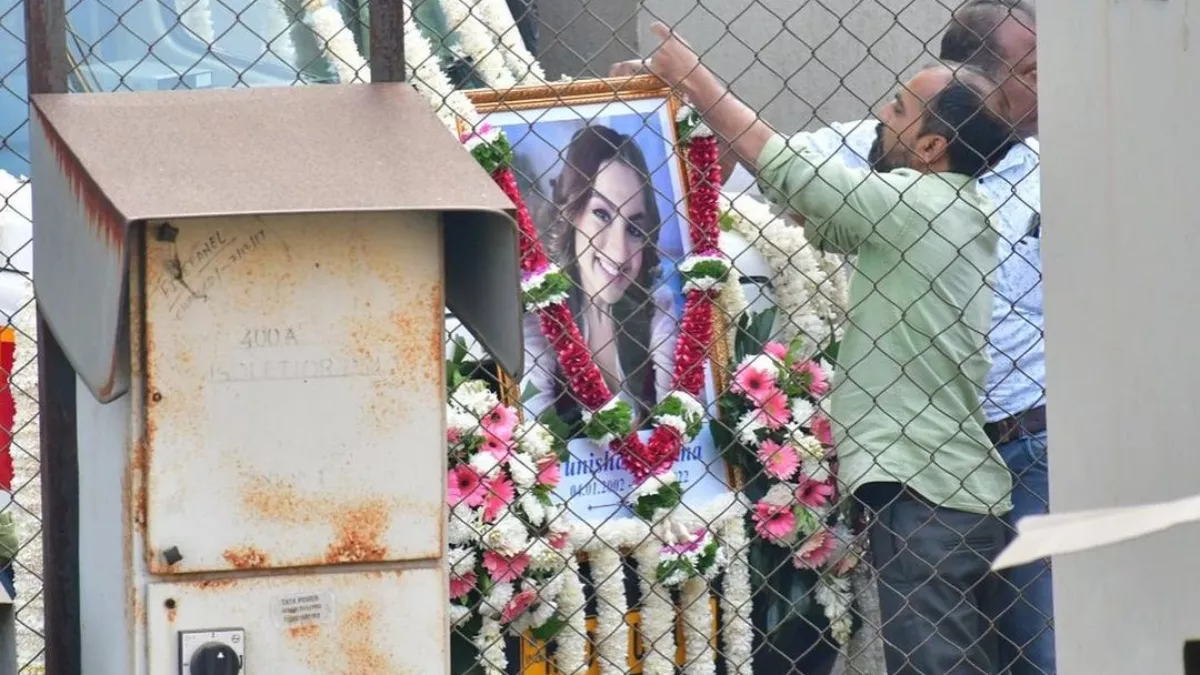 तुनिशा का हुआ अंतिम संस्कार, अंतिम संस्कार के दौरान मां हुई बेहोश, रो-रो कर हुआ बुरा हाल - Tunisha's last rites were performed, mother fainted during last rites, bad condition by crying