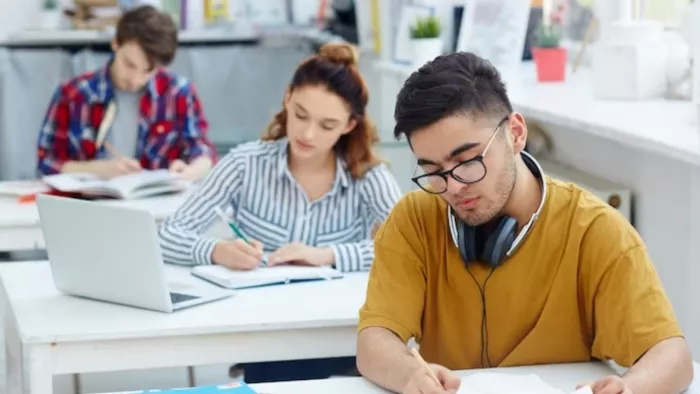 JEE Mains Exam:लास्ट मंथ में इन बातों का रखें ध्यान, जेईई मेंस में बेहतर रैंक हासिल करने में मिलेगी मदद