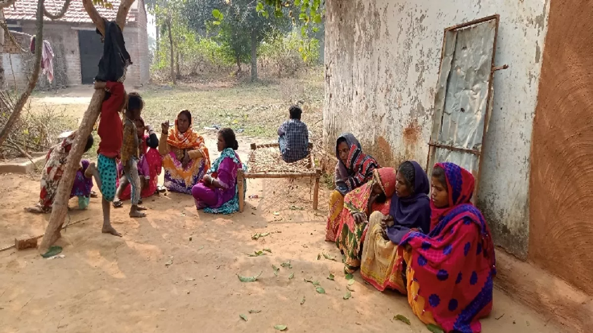 फसल चर गए मवेशी, विवाद में भतीजे ने ईंट से वार कर चाचा की कर दी हत्‍या; फरार आरोपित को पकड़ने के लिए पुलिस की छापेमारी