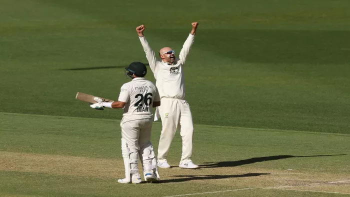 AUS vs PAK: Nathan Lyon ने तोड़ डाला हरभजन सिंह और ब्रेट ली का रिकॉर्ड