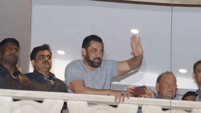 बर्थडे पर फैंस को दिखी सलमान खान झलक (Photo Credit-instagram)