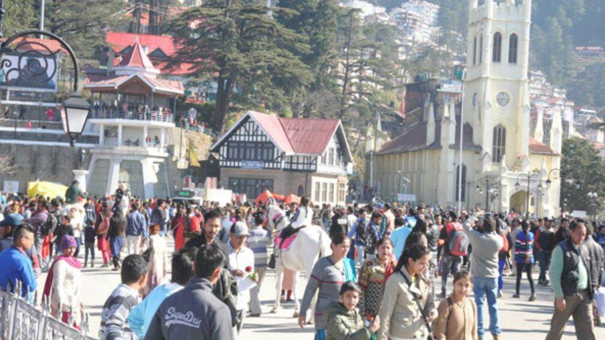 himachal is houseful if you want to go to the mountains then definitely book a hotel there may be trouble