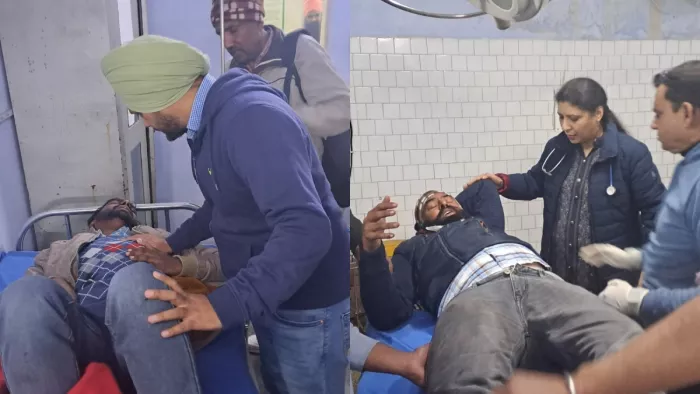 पंजाब में धुंध का कहर... तरनतारन में बस और ट्रक के बीच जोरदार भिड़ंत