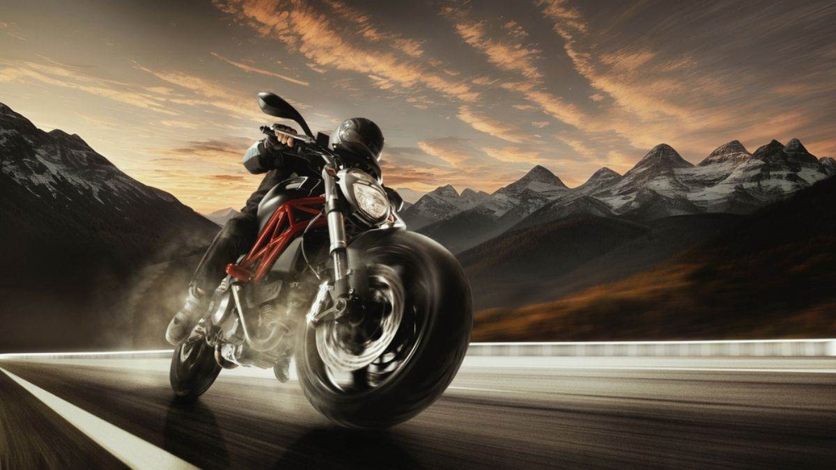 https://www.jagranimages.com/images/newimg/27122024/27_12_2024-bike_mileage_tips_23856321.jpg