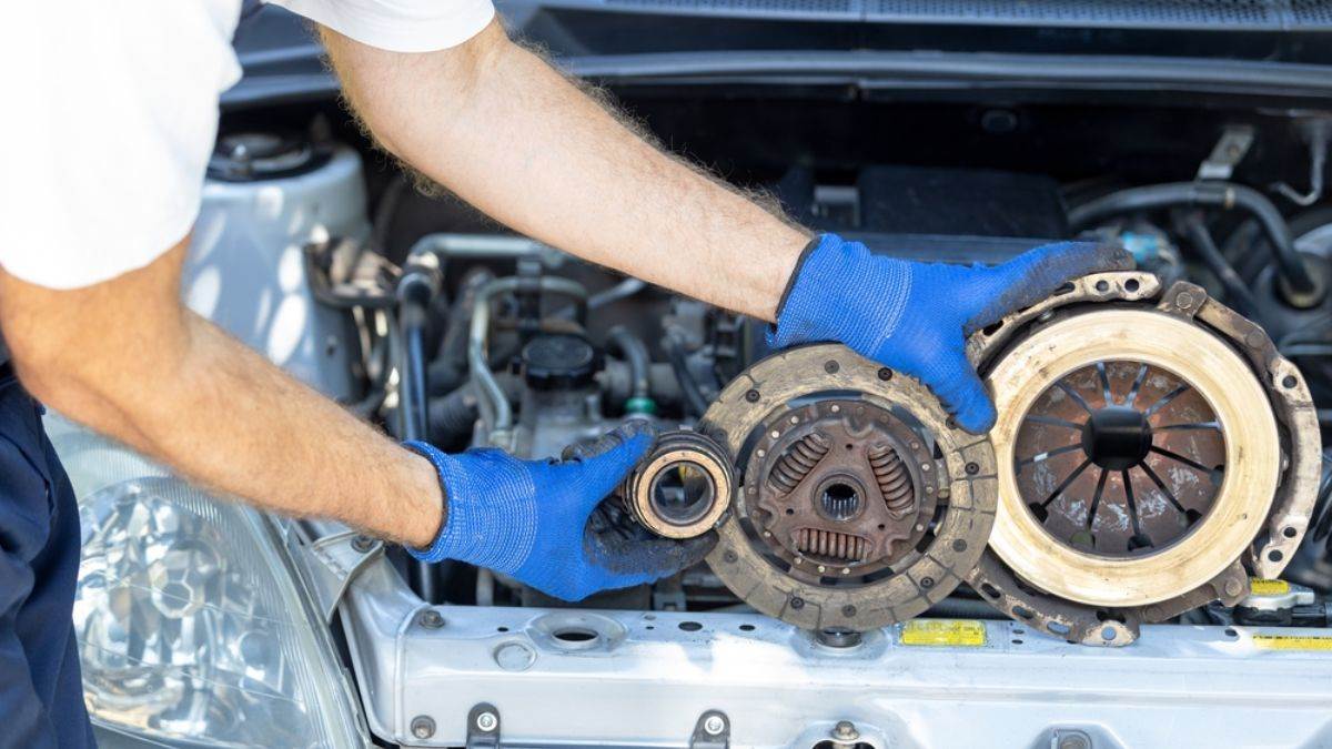 https://www.jagranimages.com/images/newimg/27122024/27_12_2024-car_clutch_care_23856306.jpg