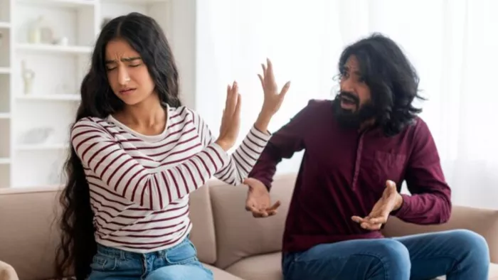 Husband Wife Relationship Tips आपका पार्टनर सुख दुख का साथी होता है। (Pic Courtesy : Freepik)