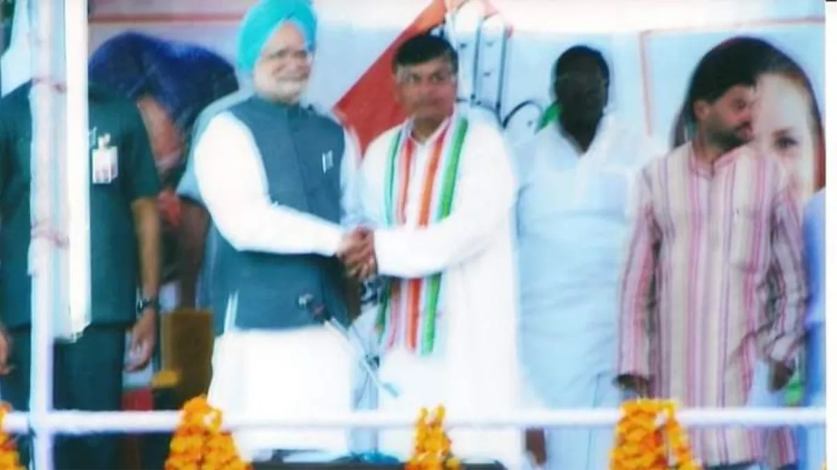 Former PM Manmohan Singh Death: प्रत्याशियों की जीत का बिगुल फूंकने गोरखपुर आए थे पूर्व PM मनमोहन सिंह, निधन की सूचना से शोक की लहर