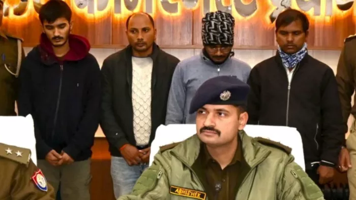 फर्जी वेबसाइटों से श्रद्धालुओं को ठगने वाले चार गिरफ्तार