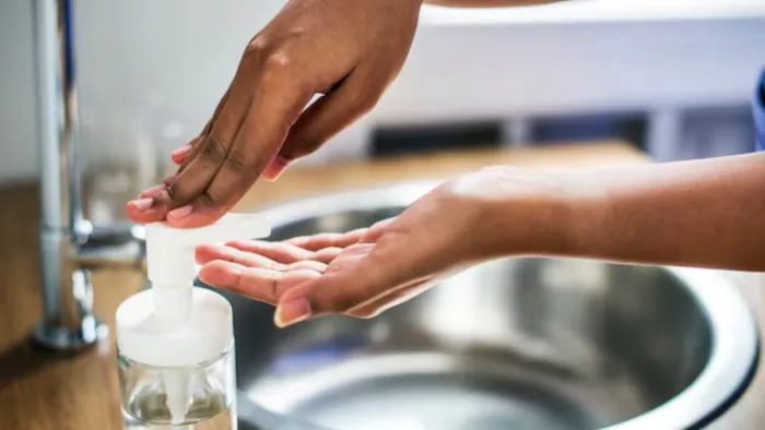 Washing Hands : गर्म पानी से भी हाथ धोने से बचना चाहिए। ( Pic Courtesy : Freepik)
