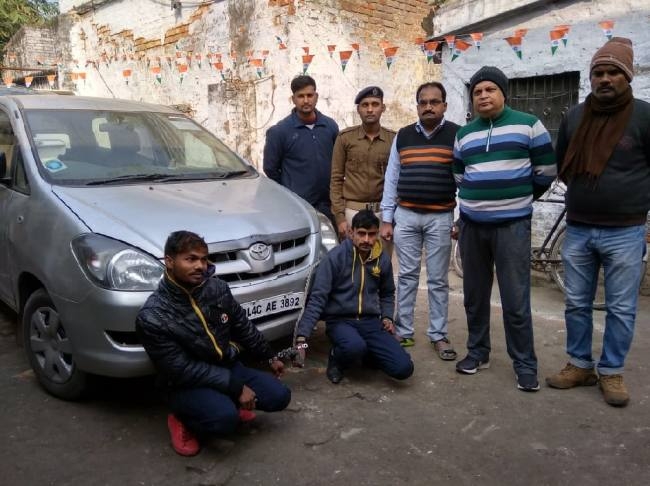 दिल्ली से आ रही कार से 1500 बोतल शराब बरामद