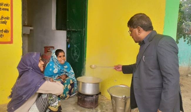 बच्चों को नहीं मिल रहा एमडीएम, बीएसए ने रोका वेतन