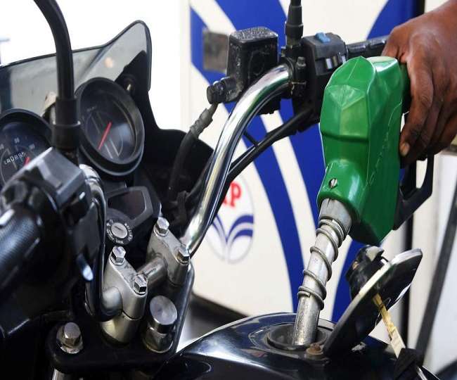 दिल्ली में पेट्रोल की कीमत 95.41 रुपये प्रति लीटर और डीजल की कीमत 86.67 रुपये प्रति लीटर है।