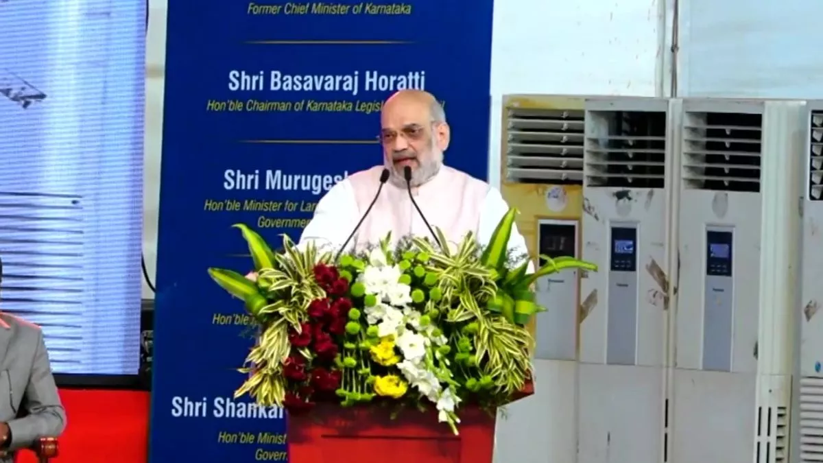 Amit Shah Karnataka Visit: कर्नाटक दौरे पर अमित शाह, बोले- पीएम मोदी की तरह सभी देश के लिए करें काम
