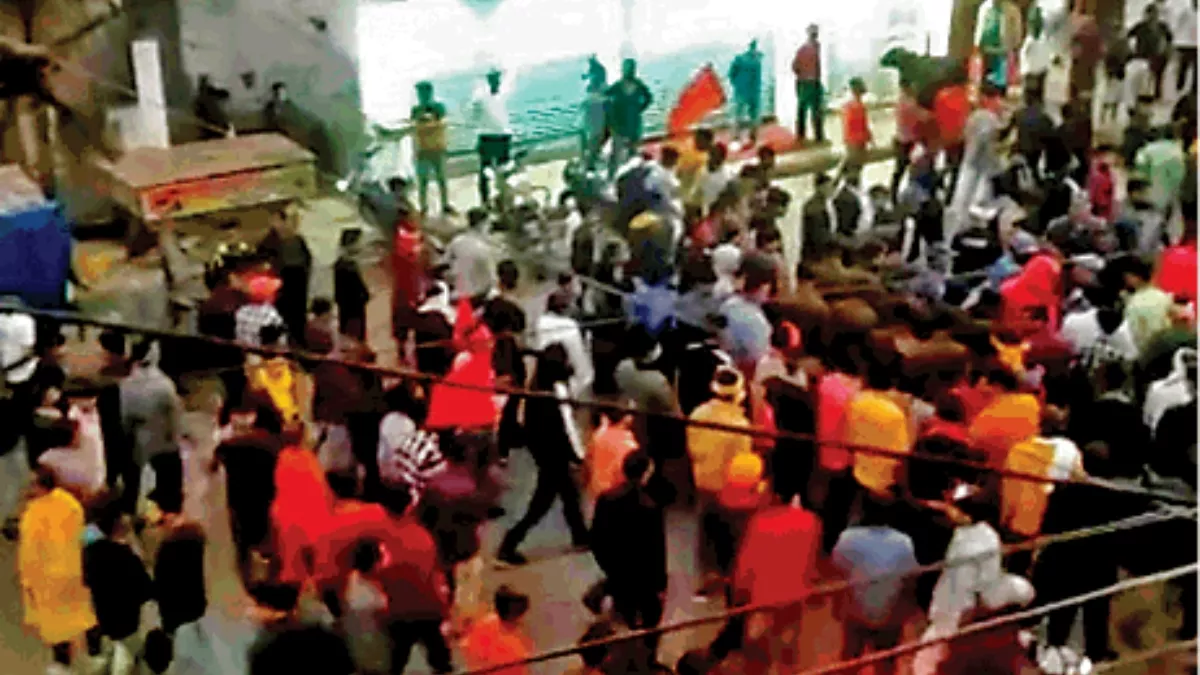 पटना में सरस्वती प्रतिमा के विसर्जन जुलूस में फायरिंग