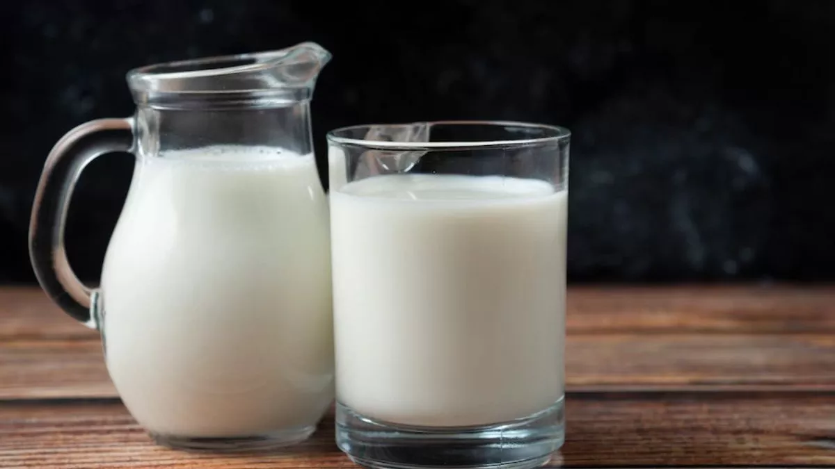 Health Tips: दूध के साथ कभी न खाएं ये चीज़ें, हो सकता है नुकसान