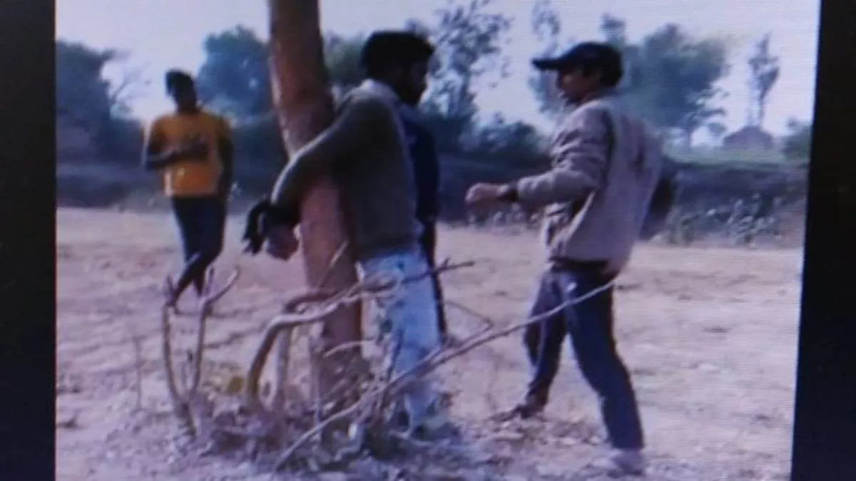 माखननगर के कोटगांव का है मामला। वीडियो वायरल होने के बाद हरकत में आई पुलिस।