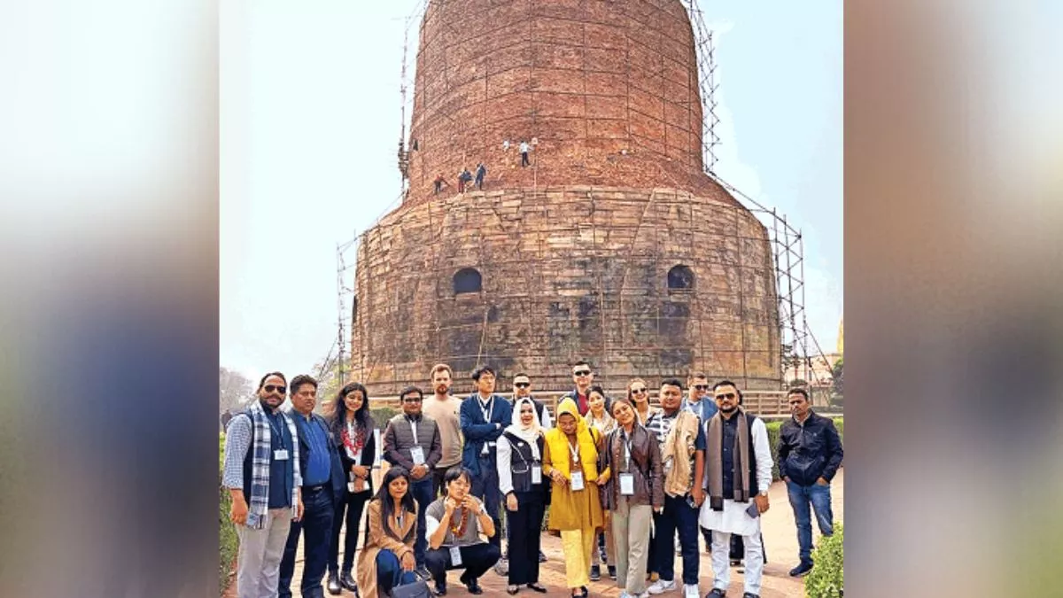 सारनाथ में ऐतिहासिक धरोहर देख अभिभूत हुए सात देशों के 27 सैलानी, काशी में घाट, मंदिर व गंगा आरती का लेंगे आनंद