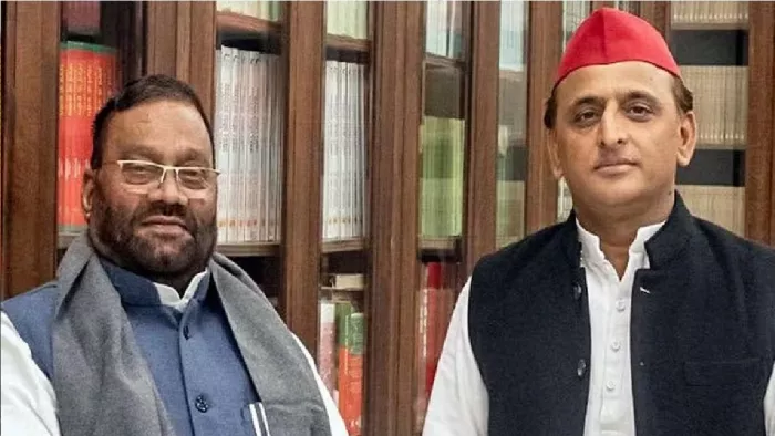 UP Politics: सपा नेता स्वामी प्रसाद मौर्य एवं सपा प्रमुख अखिलेश यादव