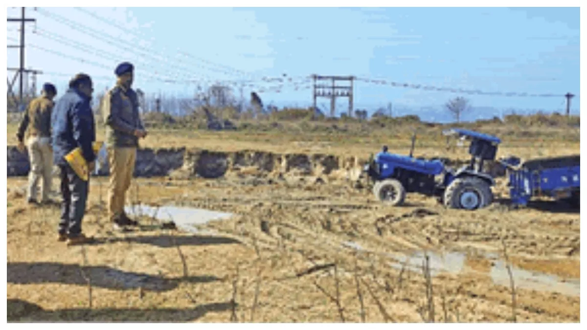 Una Illegal mining: गुप्त सूचना के आधार पर पहुचीं पुलिस, अवैध खनन में जुटे 24 वाहन किए जब्त