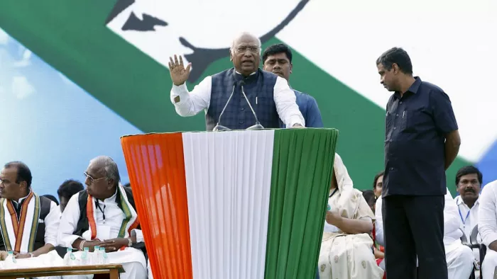 Bihar Politics: मल्लिकार्जुन खरगे ने नीतीश कुमार पर कसा तंज (फोटो एएनआई)