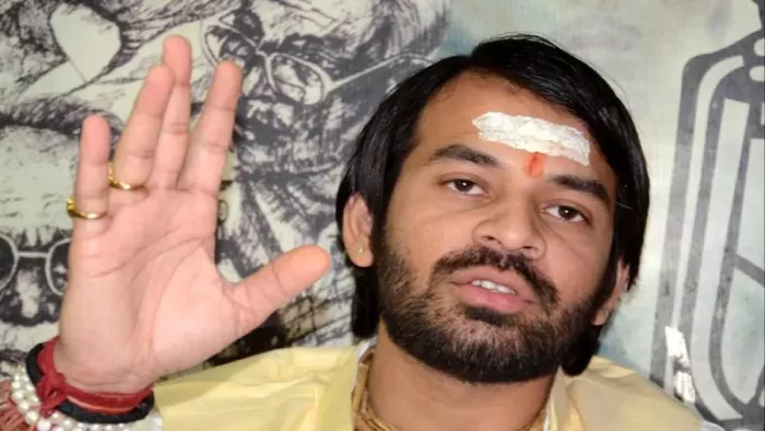 Nitish Kumar Resign : नीतीश के इस्तीफे पर Tej Pratap की कविता, लिखा- जब भाव न जागा भावों में...