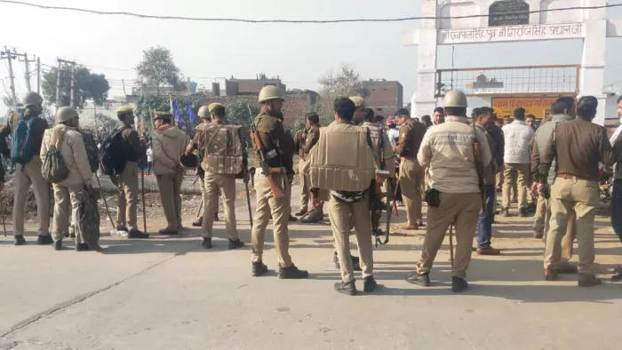 अलीगढ़ में डॉ. आंबेडकर की प्रतिमा को लेकर गहराया विवाद। (तस्वीर जागरण)