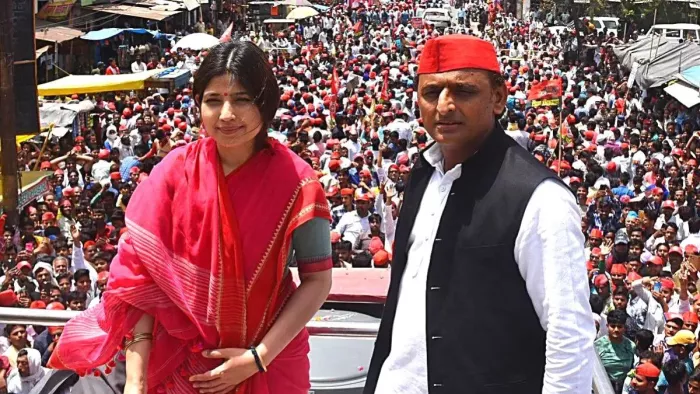 सपा सांसद डिंपल यादव और सपा प्रमुख अखिलेश यादव।- फाइल फोटो