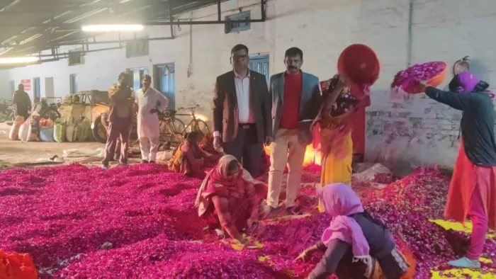 श्रद्धालुओं की भीड़ को देखते हुए पुष्प वर्षा की संख्या में हो सकती है वृद्धि