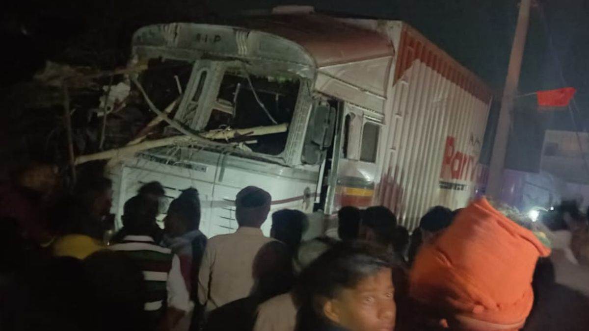 https://www.jagranimages.com/images/newimg/28012025/28_01_2025-lucknow_accident_23874756.jpg
