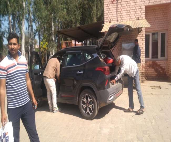पुलिस ने यहां से कंप्यूटर, वाई फाई सहित दूसरे उपकरणों को कब्जे में ले लिया है। जांच जारी है।
