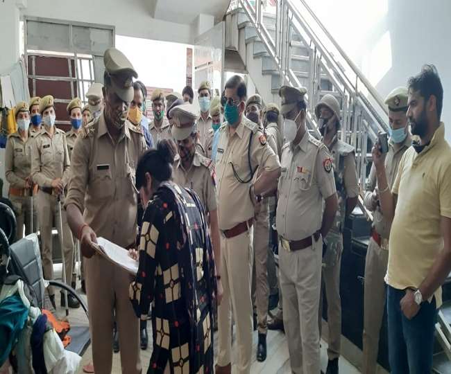 process of sealing three liquor shops started in dhampur notices have been given many times