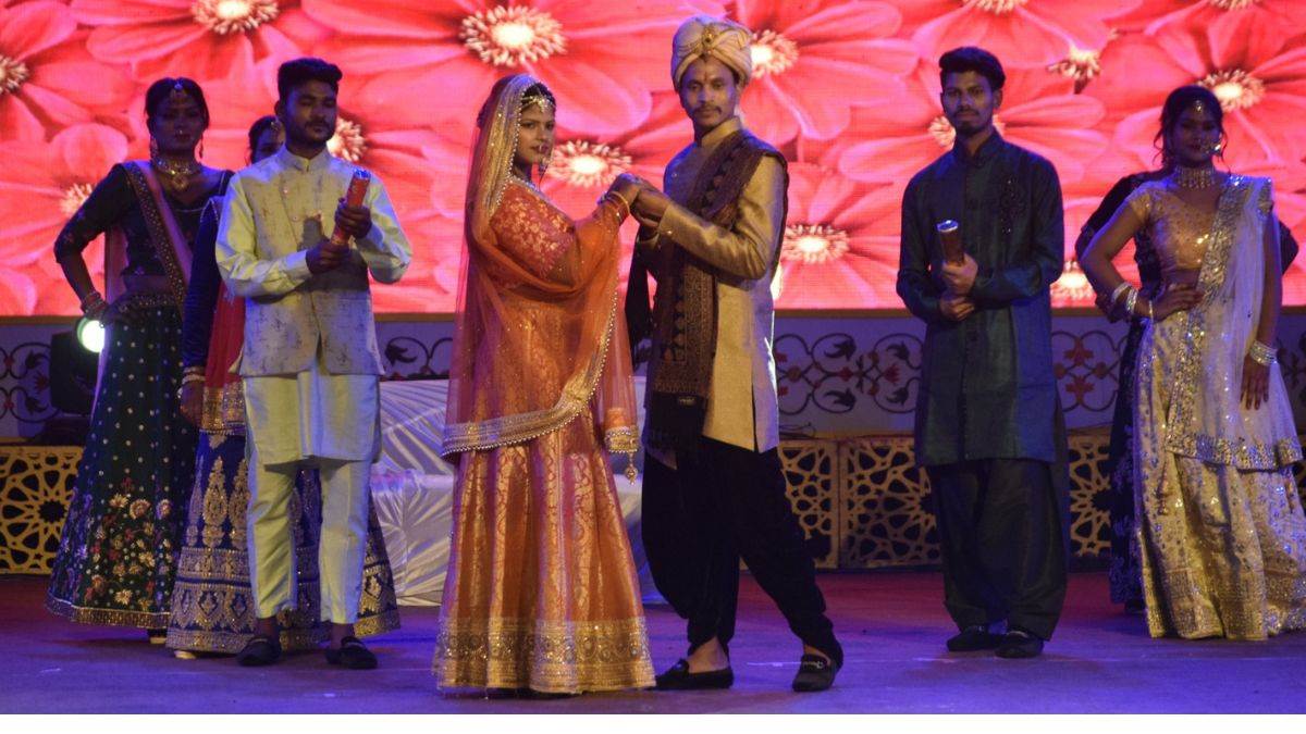 https://www.jagranimages.com/images/newimg/28022023/28_02_2023-bantagia_performance_in_taj_mahotsav_23343238.jpg
