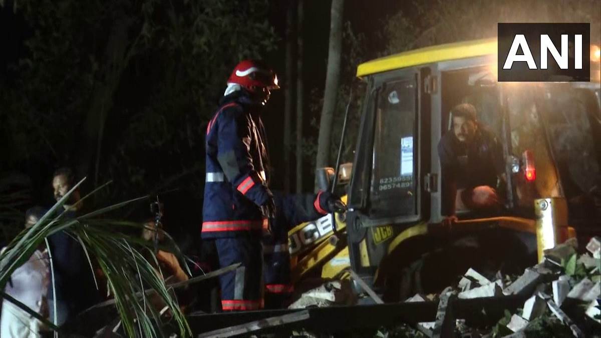 fire broke out after explosion in firecracker factory located in ernakulam kerala