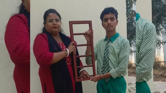 पूर्वी सिंहभूम के छात्र द्वारा बनाया गया इमरजेंसी विंडो स्कैप लैडर का मॉडल।