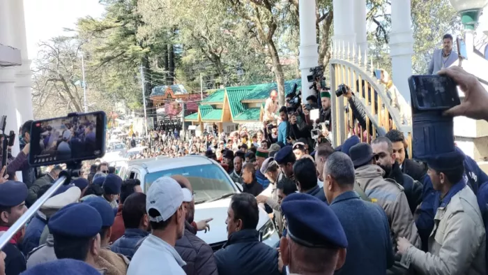 Himachal Political crisis: सुक्खू सरकार के खिलाफ कांग्रेस विधायकों के सुर तेज