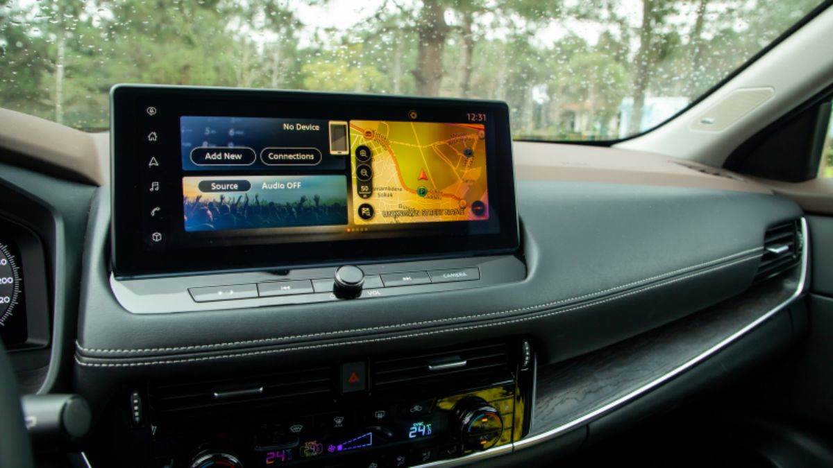 https://www.jagranimages.com/images/newimg/28022025/28_02_2025-10-inch_touchscreen_cars_23892320.jpg