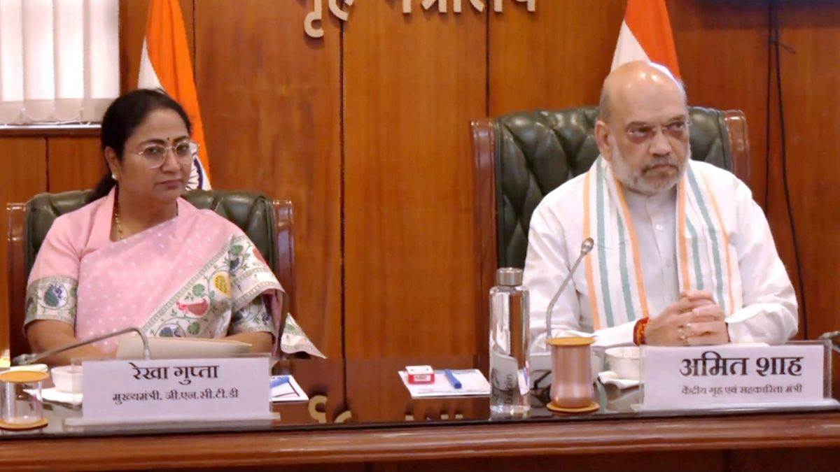 amit shah reviews delhi security orders police to catch and deport illegal intruders