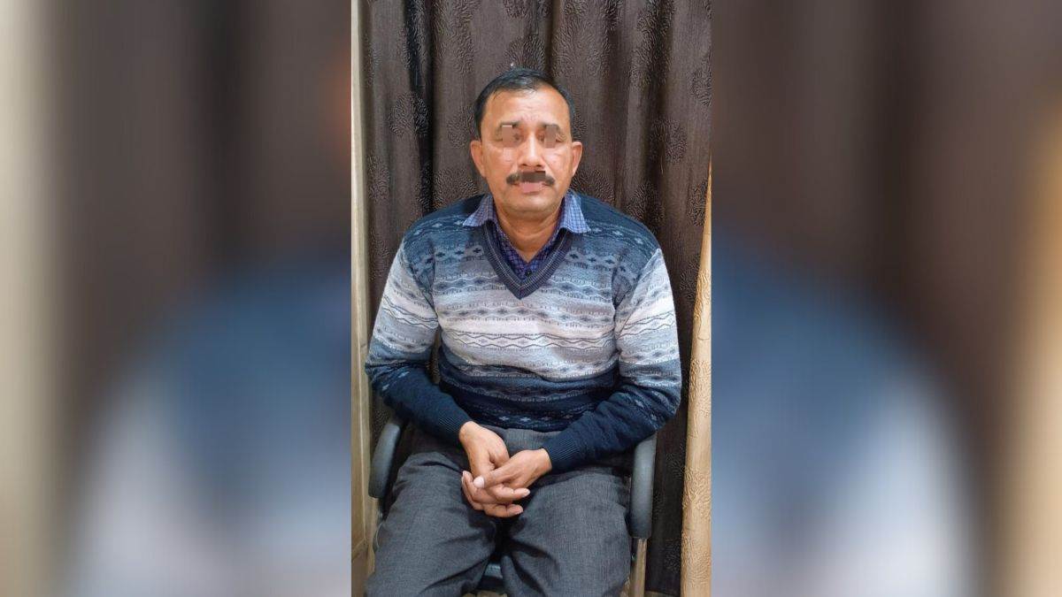 https://www.jagranimages.com/images/newimg/28022025/28_02_2025-badaun_peshkar_23892417.jpg