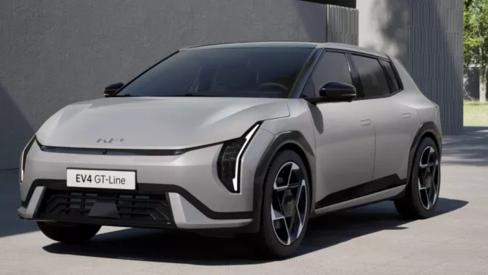 Kia EV4 ग्लोबल बाजार में पेश हुई।
