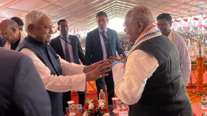 मांझी के प्रोग्राम में नीतीश ने नहीं दिया भाषण, महज 2.5 मिनट में निकल गए (फाइल फोटो)