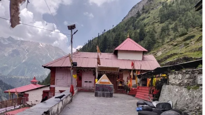 चारों ओर हरियाली से घिरा है चंबा में स्थित भरमौर
