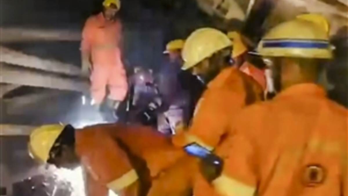 telangana tunnel collapse south central railway joins rescue efforts with metal cutters to save trapped workers