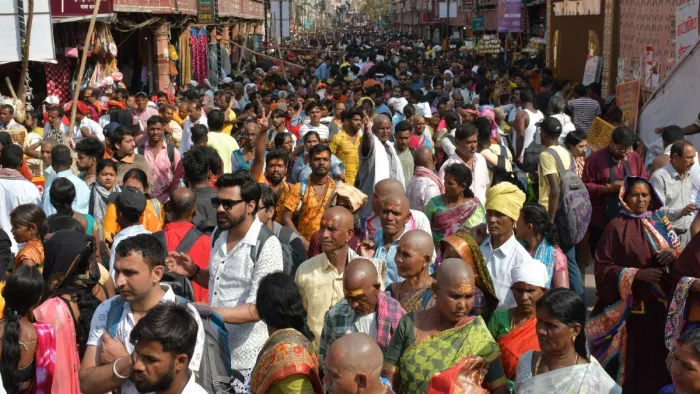 श्रीकाशी विश्वनाथ मंदिर में दर्शन के लिए उमड़ा जन ज्वार। जागरण