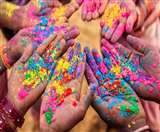 होली के दिन दुश्मन तो क्या दोस्तों को भी गले नहीं लगाना है