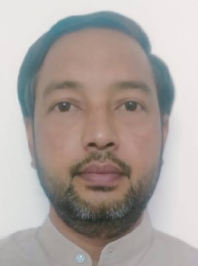 इंजीनियरिग का नमूना, बिजली के खंभों और पेड़-रेनीवेल लाइन के बीच से निकाल दी सड़क